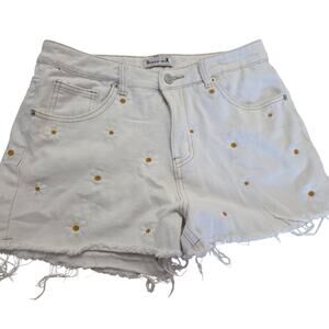 White Cut Off Shorts White Embroidered Daisy Flowers Sz 11 Sixty-Six